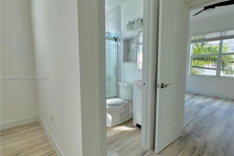 Condo in Miami Beach, Florida, 1 bedroom  № 2027526 - photo 7