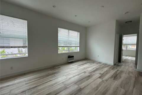 Condo in Miami Beach, Florida, 1 bedroom  № 2027526 - photo 13