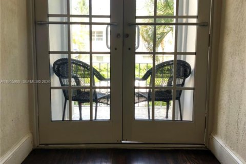 Condo in Miami Beach, Florida, 1 bedroom  № 2027526 - photo 17