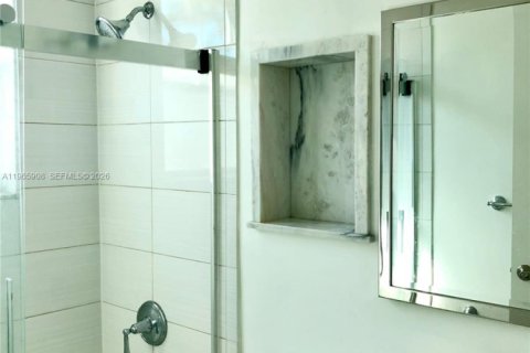 Condo in Miami Beach, Florida, 1 bedroom  № 2027526 - photo 9