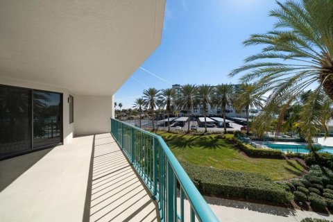 Condo in Clearwater, Florida, 3 bedrooms № 2211493 - photo 20