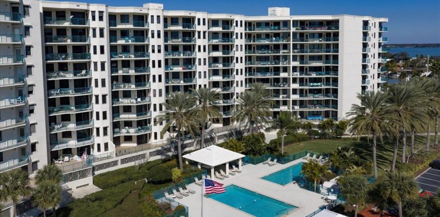 Condo in Clearwater, Florida, 3 bedrooms № 2211493