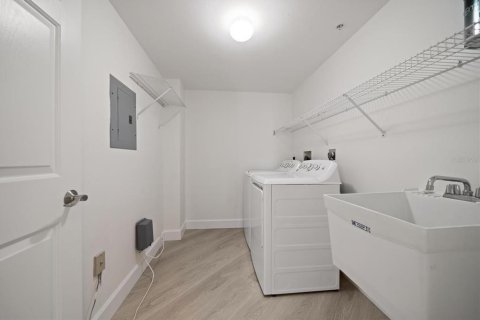 Condo in Clearwater, Florida, 3 bedrooms № 2211493 - photo 28