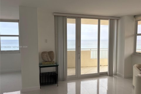 Condominio en alquiler en Hallandale Beach, Florida, 2 dormitorios, 136.19 m2 № 2026328 - foto 7