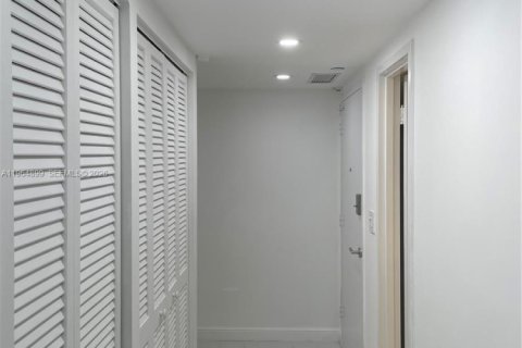 Condominio en alquiler en Hallandale Beach, Florida, 2 dormitorios, 136.19 m2 № 2026328 - foto 15