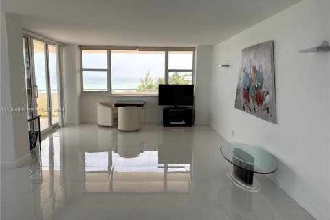Condominio en alquiler en Hallandale Beach, Florida, 2 dormitorios, 136.19 m2 № 2026328 - foto 13