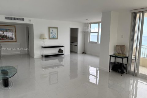 Condominio en alquiler en Hallandale Beach, Florida, 2 dormitorios, 136.19 m2 № 2026328 - foto 6