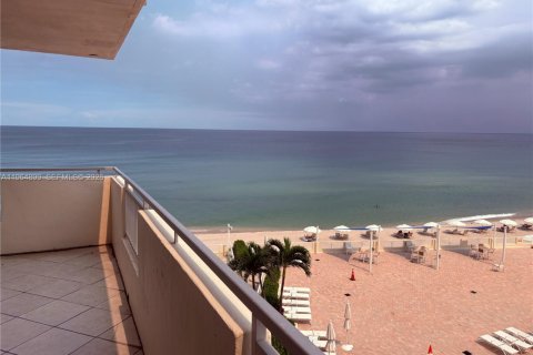 Condominio en alquiler en Hallandale Beach, Florida, 2 dormitorios, 136.19 m2 № 2026328 - foto 22