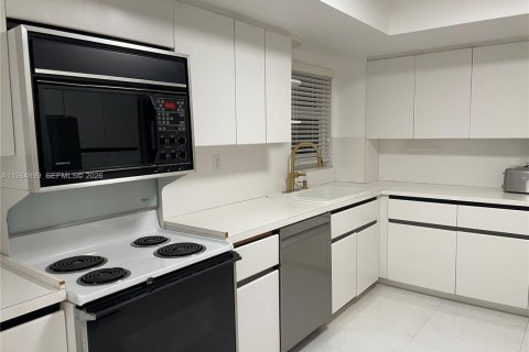 Condominio en alquiler en Hallandale Beach, Florida, 2 dormitorios, 136.19 m2 № 2026328 - foto 5