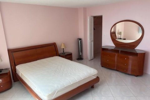 Condo in Hallandale Beach, Florida, 1 bedroom  № 2170033 - photo 5