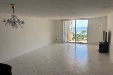 Condo in Hallandale Beach, Florida, 1 bedroom № 2170033