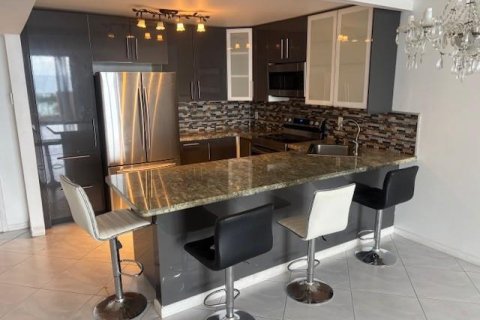 Condo in Hallandale Beach, Florida, 1 bedroom  № 2170033 - photo 7