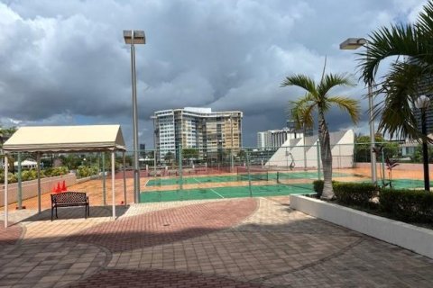 Condo in Hallandale Beach, Florida, 1 bedroom  № 2170033 - photo 14