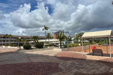 Condo in Hallandale Beach, Florida, 1 bedroom  № 2170033 - photo 13