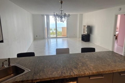 Condo in Hallandale Beach, Florida, 1 bedroom  № 2170033 - photo 8
