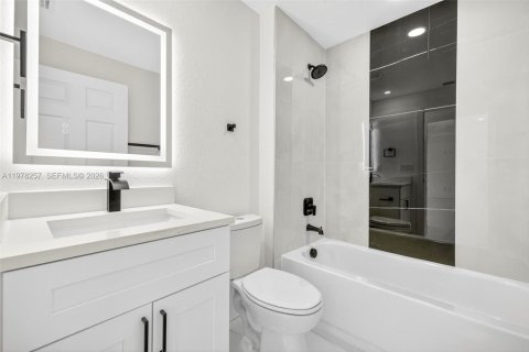 Villa ou maison à vendre à Lehigh Acres, Floride: 3 chambres, 113.53 m2 № 2041886 - photo 15