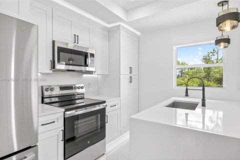 Villa ou maison à vendre à Lehigh Acres, Floride: 3 chambres, 113.53 m2 № 2041886 - photo 21