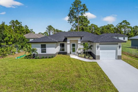 Villa ou maison à vendre à Lehigh Acres, Floride: 3 chambres, 113.53 m2 № 2041886 - photo 1