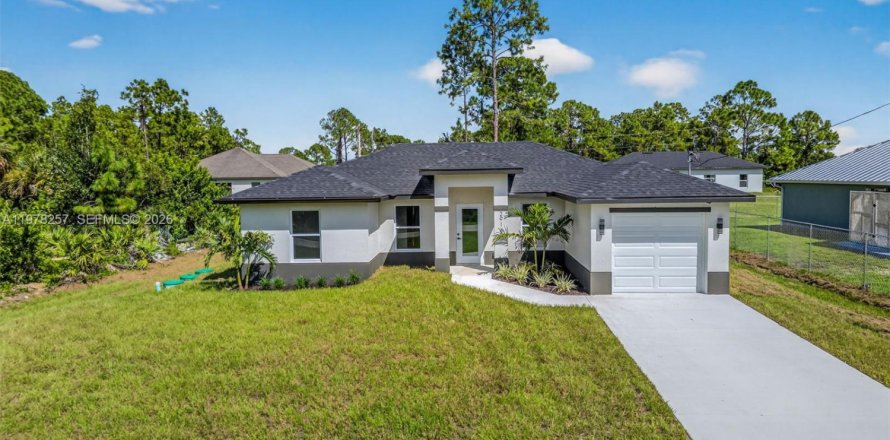 Villa ou maison à Lehigh Acres, Floride 3 chambres, 113.53 m2 № 2041886