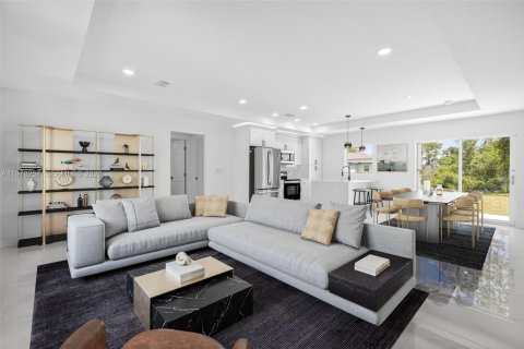 Villa ou maison à vendre à Lehigh Acres, Floride: 3 chambres, 113.53 m2 № 2041886 - photo 4