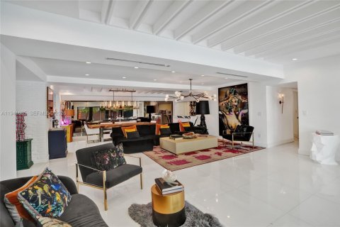 Villa ou maison à vendre à North Miami Beach, Floride: 5 chambres, 317.17 m2 № 2001160 - photo 7