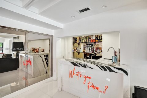 Villa ou maison à vendre à North Miami Beach, Floride: 5 chambres, 317.17 m2 № 2001160 - photo 10