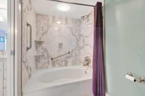 Купить кондоминиум в Хайленд-Бич, Флорида 4 комнаты, 139.35м2, № 2085708 - фото 26