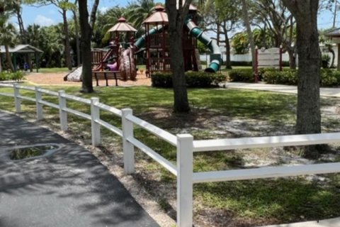 House in Jupiter, Florida 3 bedrooms, 134.62 sq.m. № 1207649 - photo 1