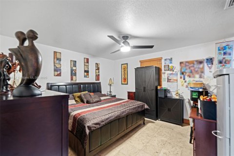 House in Miami, Florida 4 bedrooms, 107.95 sq.m. № 1842703 - photo 20