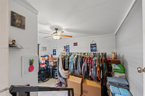 House in Miami, Florida 4 bedrooms, 107.95 sq.m. № 1842703 - photo 25