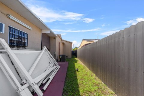 House in Miami, Florida 4 bedrooms, 107.95 sq.m. № 1842703 - photo 28