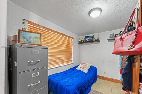 House in Miami, Florida 4 bedrooms, 107.95 sq.m. № 1842703 - photo 17