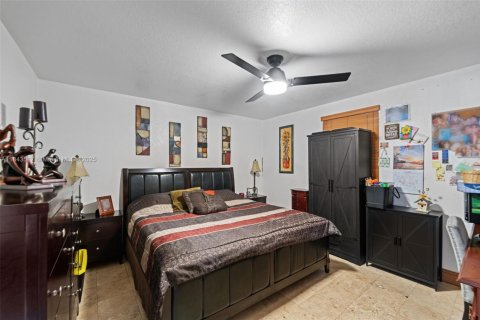 House in Miami, Florida 4 bedrooms, 107.95 sq.m. № 1842703 - photo 21