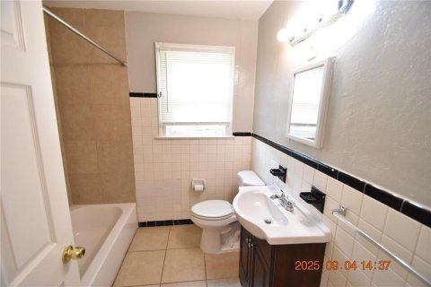 House in Tampa, Florida 3 bedrooms, 76.64 sq.m. № 1906878 - photo 30