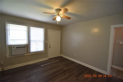 Casa en alquiler en Tampa, Florida, 3 dormitorios, 76.64 m2 № 1906878 - foto 12