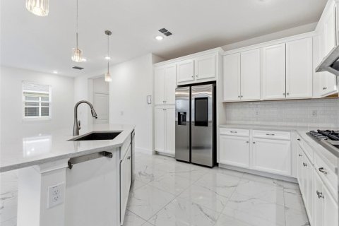 House in Apollo Beach, Florida 4 bedrooms, 211.17 sq.m. № 2210833 - photo 7