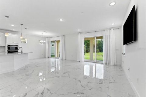 House in Apollo Beach, Florida 4 bedrooms, 211.17 sq.m. № 2210833 - photo 5