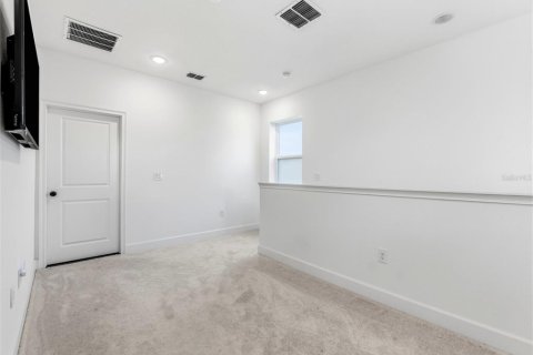 House in Apollo Beach, Florida 4 bedrooms, 211.17 sq.m. № 2210833 - photo 11