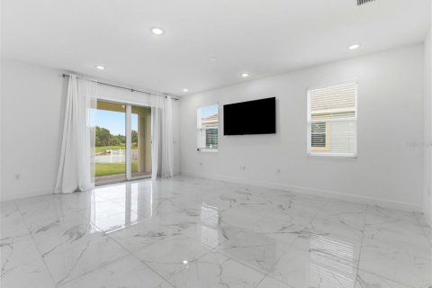House in Apollo Beach, Florida 4 bedrooms, 211.17 sq.m. № 2210833 - photo 10