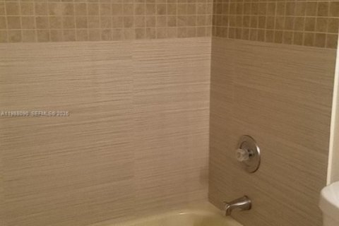 Condominio en alquiler en Doral, Florida, 2 dormitorios, 92.16 m2 № 2051232 - foto 9