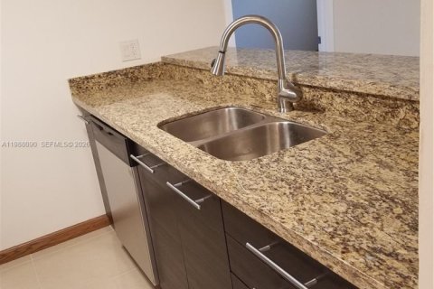 Condominio en alquiler en Doral, Florida, 2 dormitorios, 92.16 m2 № 2051232 - foto 3