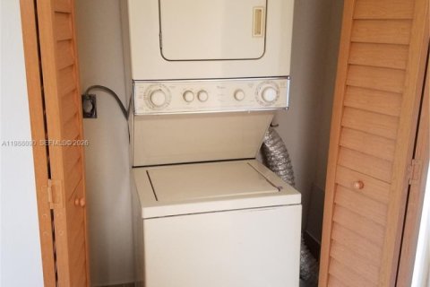 Condominio en alquiler en Doral, Florida, 2 dormitorios, 92.16 m2 № 2051232 - foto 7