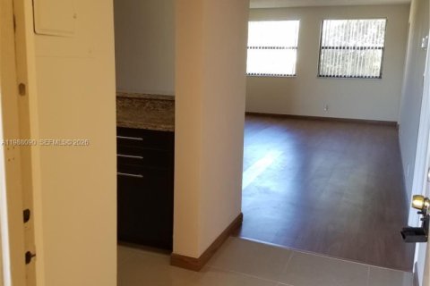 Condominio en alquiler en Doral, Florida, 2 dormitorios, 92.16 m2 № 2051232 - foto 4