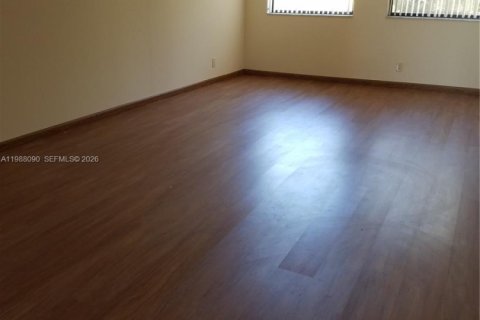 Condominio en alquiler en Doral, Florida, 2 dormitorios, 92.16 m2 № 2051232 - foto 5