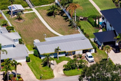 House in New Smyrna Beach, Florida 2 bedrooms, 142.23 sq.m. № 1784974 - photo 7