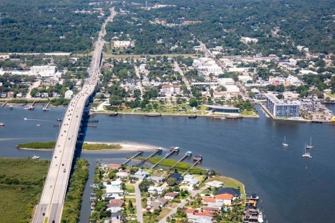 House in New Smyrna Beach, Florida 2 bedrooms, 142.23 sq.m. № 1784974 - photo 8
