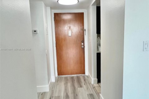 Copropriété à vendre à Miami, Floride: 1 chambre, 56.11 m2 № 2041817 - photo 9
