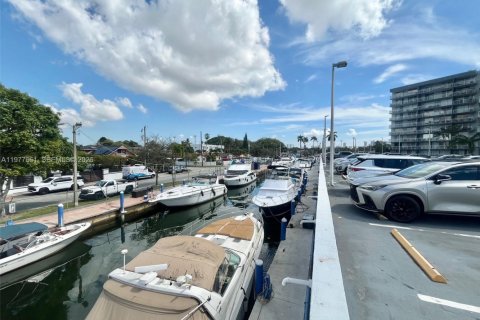 Copropriété à vendre à Miami, Floride: 1 chambre, 56.11 m2 № 2041817 - photo 26