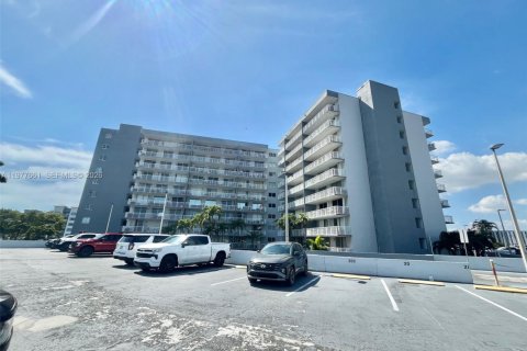 Copropriété à vendre à Miami, Floride: 1 chambre, 56.11 m2 № 2041817 - photo 21