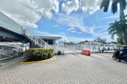 Copropriété à vendre à Miami, Floride: 1 chambre, 56.11 m2 № 2041817 - photo 20